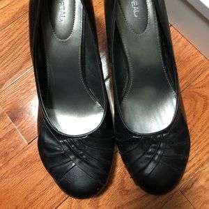 Black wedge heels